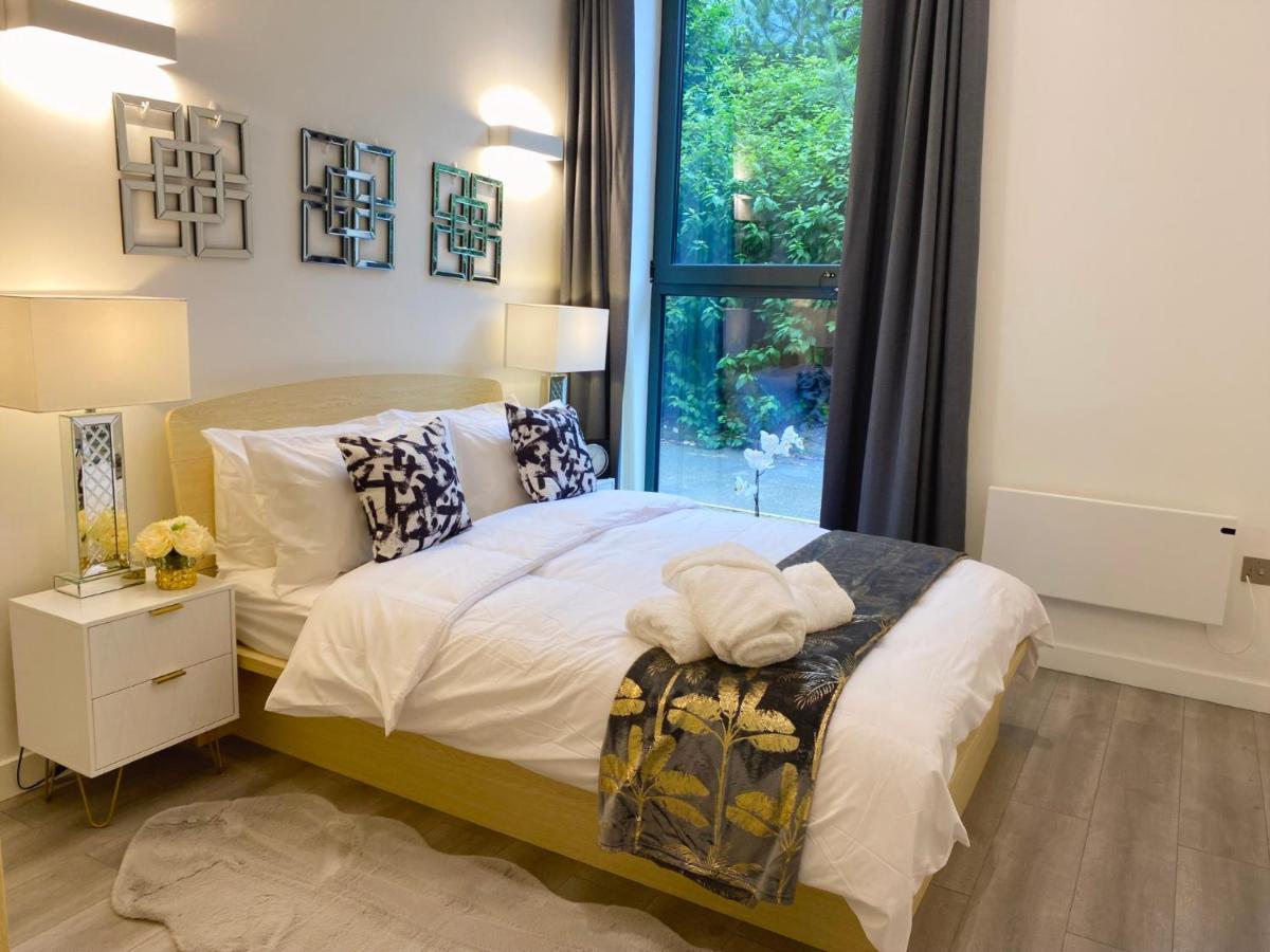 Newpointe Stunning 1-Bedroom Serviced Apartment Milton Keynes Esterno foto
