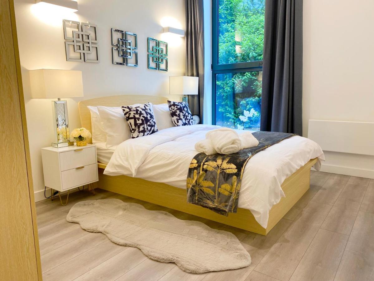 Newpointe Stunning 1-Bedroom Serviced Apartment Milton Keynes Esterno foto