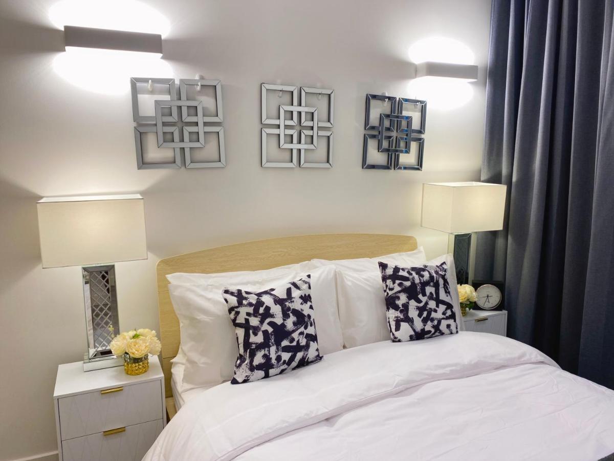 Newpointe Stunning 1-Bedroom Serviced Apartment Milton Keynes Esterno foto