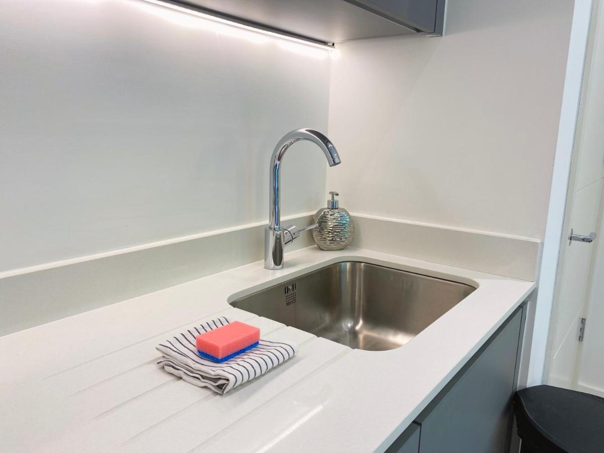 Newpointe Stunning 1-Bedroom Serviced Apartment Milton Keynes Esterno foto
